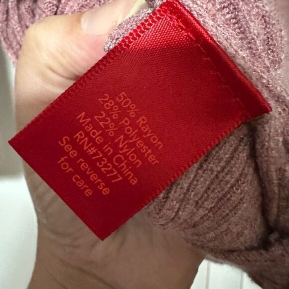 Jennifer Lopez plum colored very soft sweater with batwing sleeves, Faux diamond - Picture 10 of 10